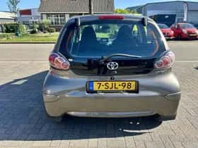 Toyota Aygo (2013) thumbnail 3