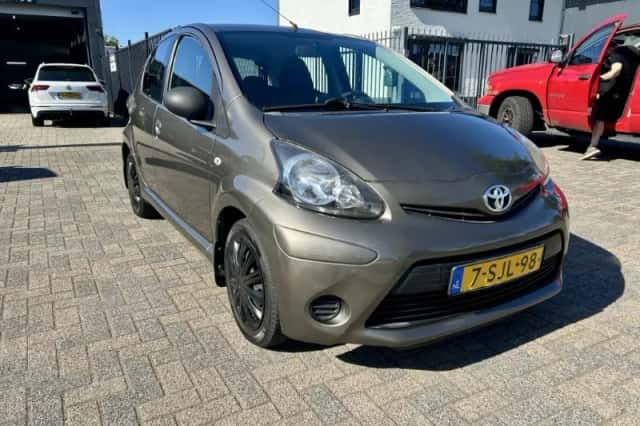 Toyota Aygo (2013) thumbnail 5