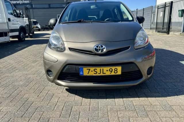 Toyota Aygo (2013) thumbnail 6