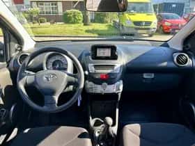 Toyota Aygo (2013) thumbnail 9