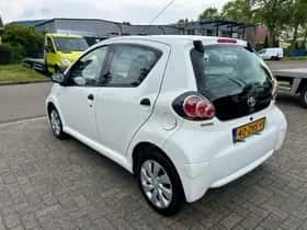 Toyota Aygo (2012) thumbnail 2
