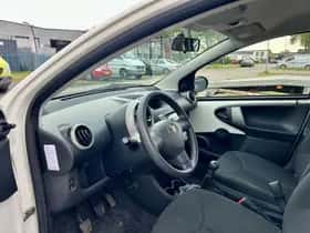 Toyota Aygo (2012) thumbnail 11