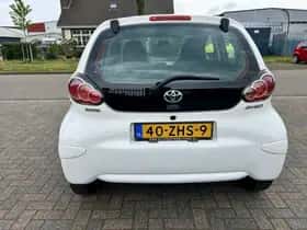 Toyota Aygo (2012) thumbnail 3