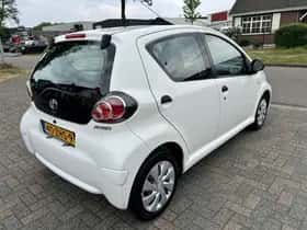 Toyota Aygo (2012) thumbnail 4