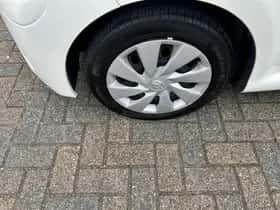 Toyota Aygo (2012) thumbnail 8