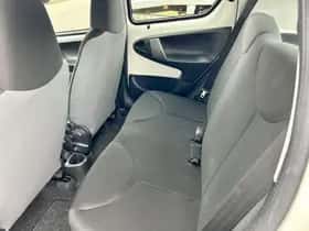 Toyota Aygo (2012) thumbnail 9