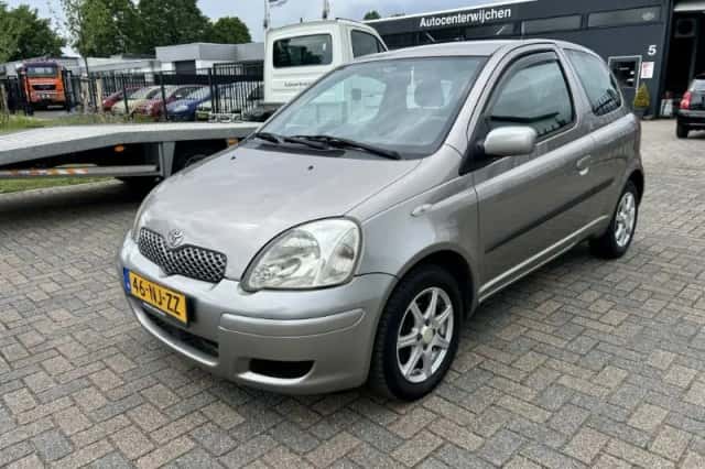 Toyota Yaris (2003) thumbnail 1