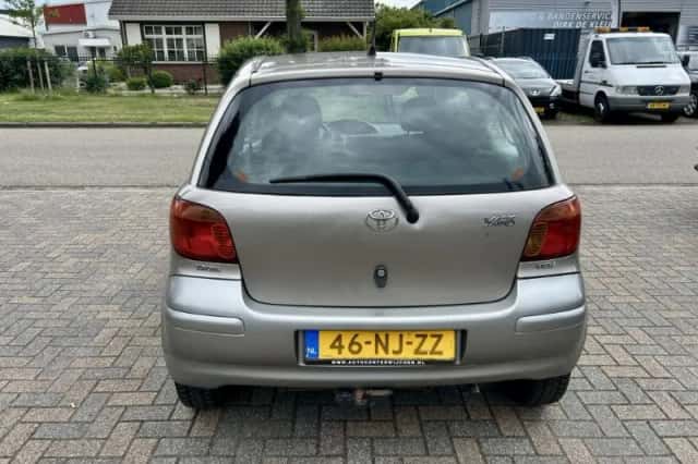 Toyota Yaris (2003) thumbnail 3