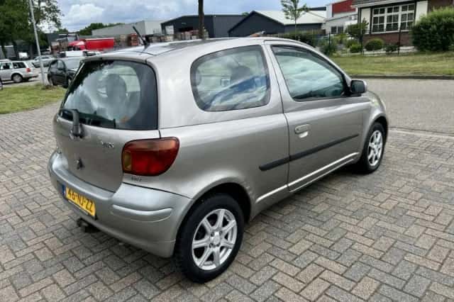 Toyota Yaris (2003) thumbnail 4