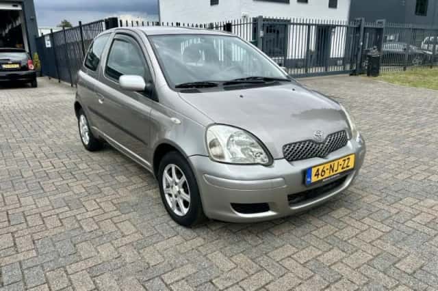 Toyota Yaris (2003) thumbnail 5