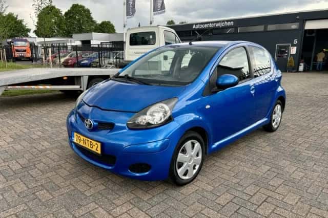 Toyota Aygo (2010) thumbnail 1