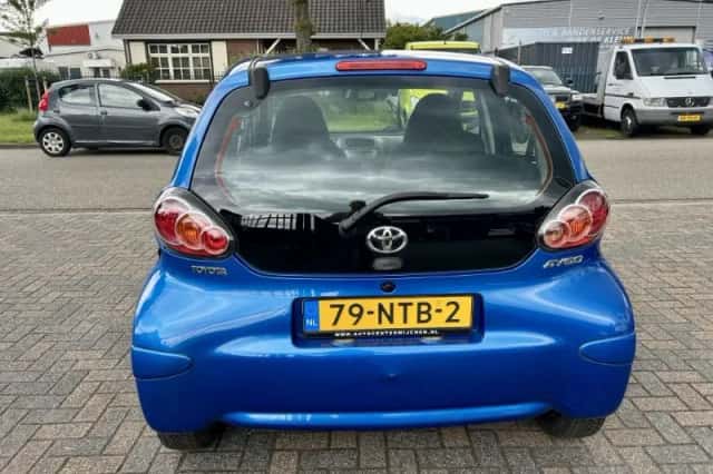 Toyota Aygo (2010) thumbnail 3
