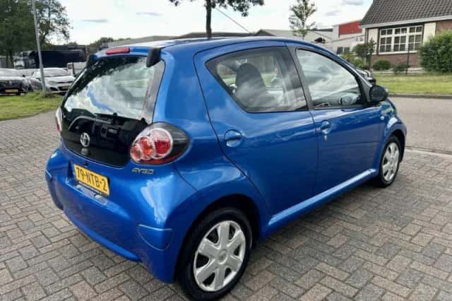 Toyota Aygo (2010) thumbnail 4