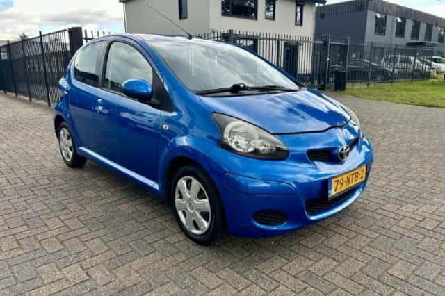 Toyota Aygo (2010) thumbnail 5