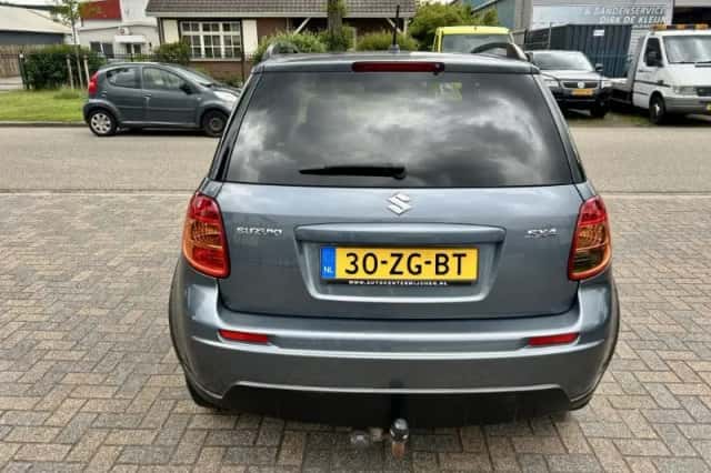 Suzuki SX4 (2008) thumbnail 3