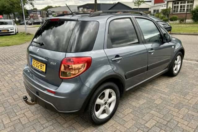 Suzuki SX4 (2008) thumbnail 4