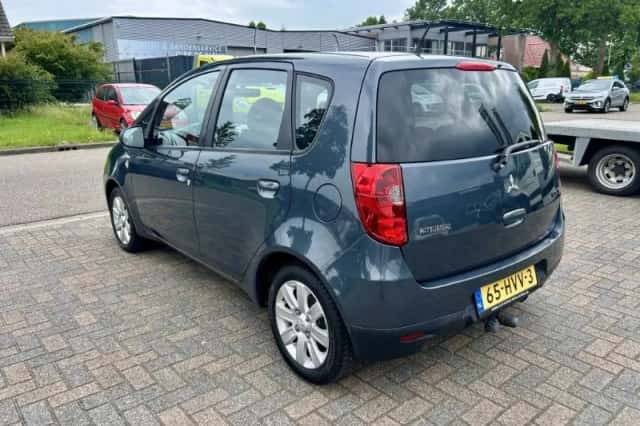 Mitsubishi Colt (2009) thumbnail 2