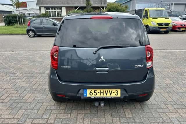 Mitsubishi Colt (2009) thumbnail 3