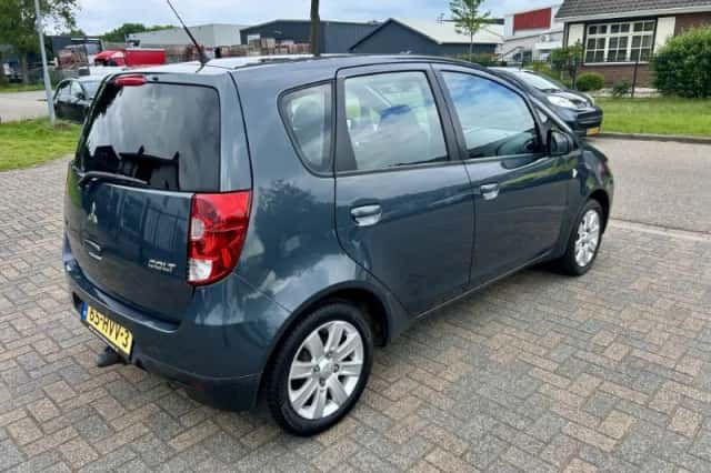 Mitsubishi Colt (2009) thumbnail 4