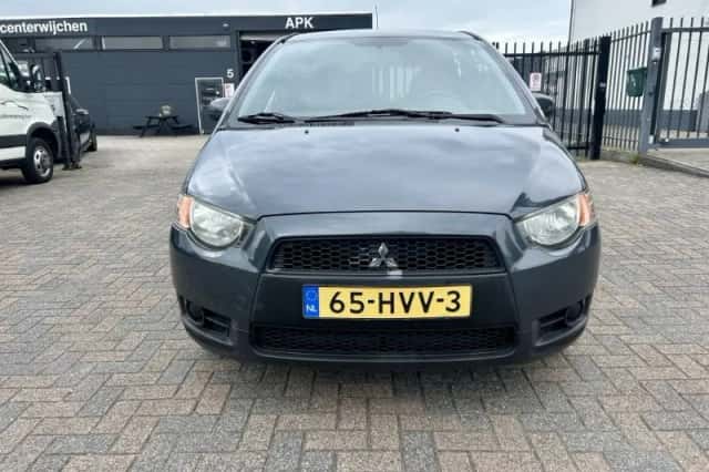 Mitsubishi Colt (2009) thumbnail 6