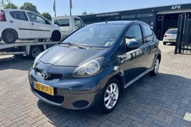 Toyota Aygo (2011) thumbnail 1