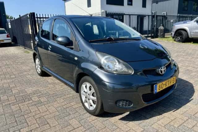 Toyota Aygo (2011) thumbnail 5