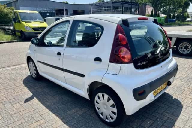 Peugeot 107 (2012) thumbnail 2