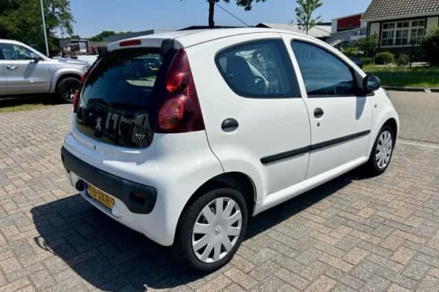 Peugeot 107 (2012) thumbnail 4