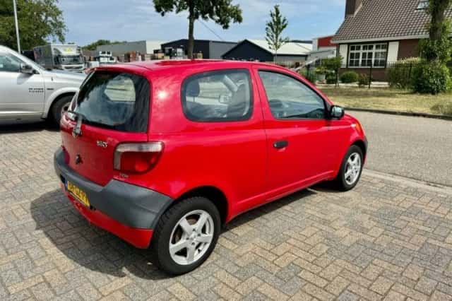 Toyota Yaris (2001) thumbnail 4