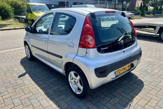 Peugeot 107 (2011) thumbnail 2