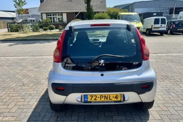 Peugeot 107 (2011) thumbnail 3