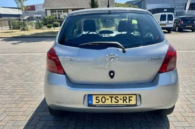 Toyota Yaris (2007) thumbnail 3