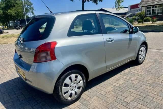 Toyota Yaris (2007) thumbnail 4