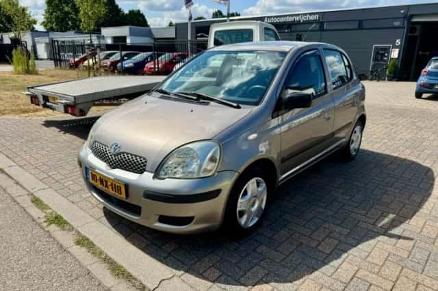 Toyota Yaris (2004) thumbnail 1