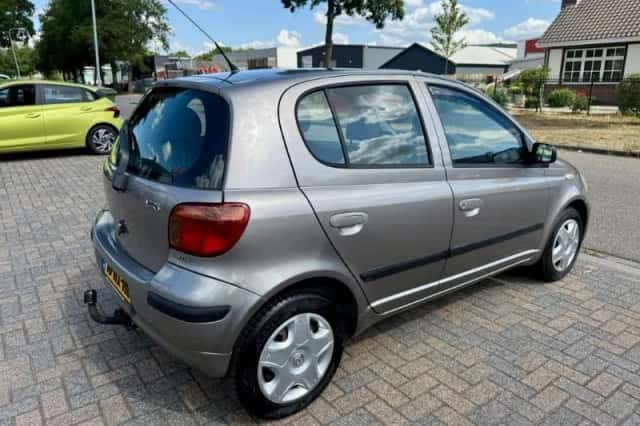 Toyota Yaris (2004) thumbnail 4