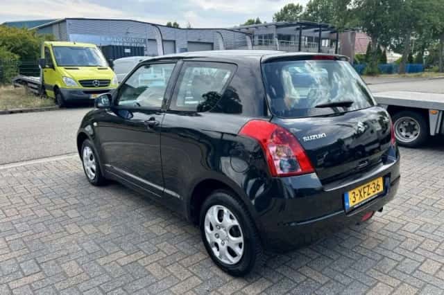 Suzuki Swift (2009) thumbnail 2