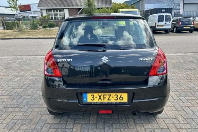 Suzuki Swift (2009) thumbnail 3