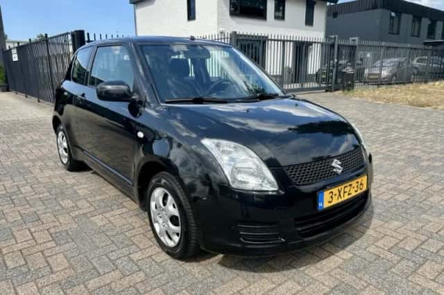 Suzuki Swift (2009) thumbnail 5