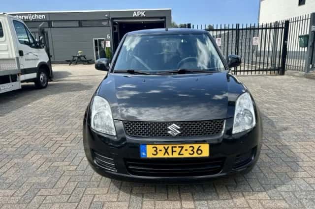 Suzuki Swift (2009) thumbnail 6