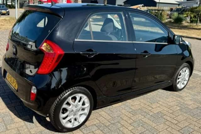 Kia Picanto (2011) thumbnail 4
