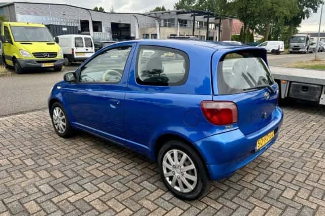 Toyota Yaris (2001) thumbnail 2