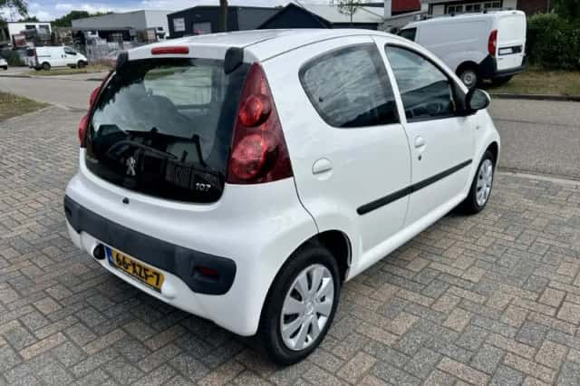 Peugeot 107 (2012) thumbnail 4