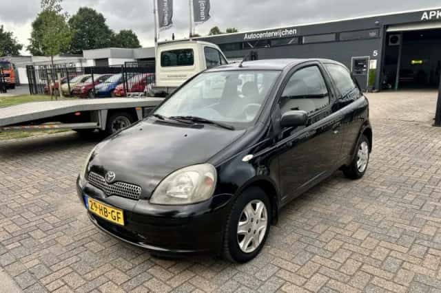 Toyota Yaris (2001) thumbnail 1
