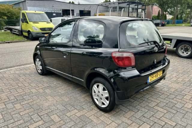 Toyota Yaris (2001) thumbnail 2