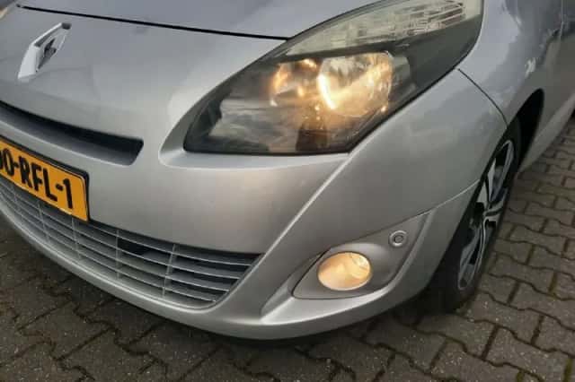 Renault Grand Scénic (2011) thumbnail 4