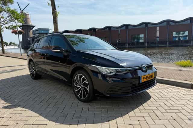 Volkswagen Golf (2022) thumbnail 4