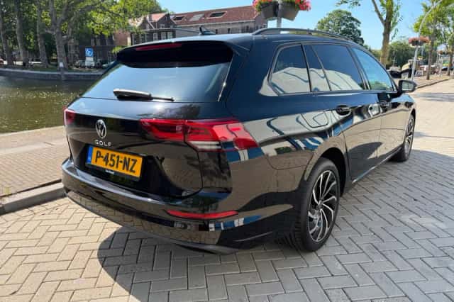 Volkswagen Golf (2022) thumbnail 5