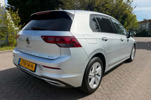 Volkswagen Golf (2023) thumbnail 5