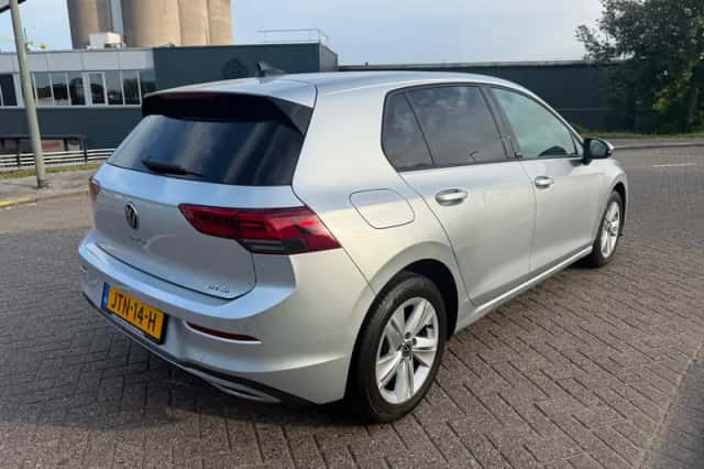 Volkswagen Golf (2023) thumbnail 6