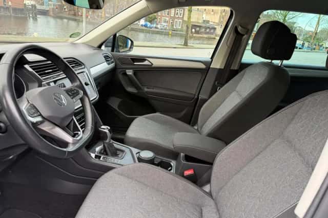 Volkswagen Tiguan (2023) thumbnail 3